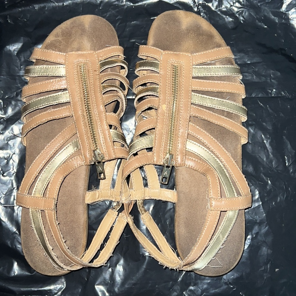 $3 SHOE